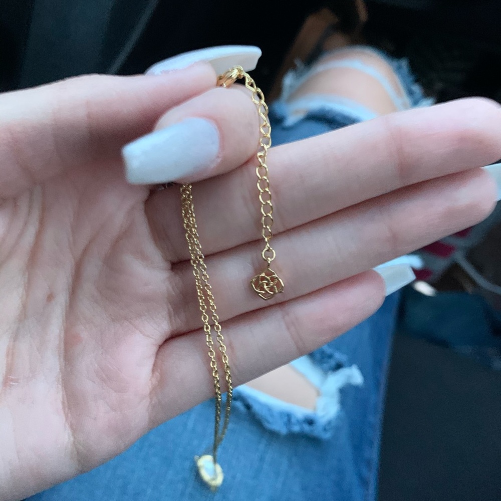 Kendra Scott necklace